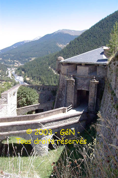Vue sur l'entrée et la vallée