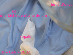 La tche de résine de pin, les moyens