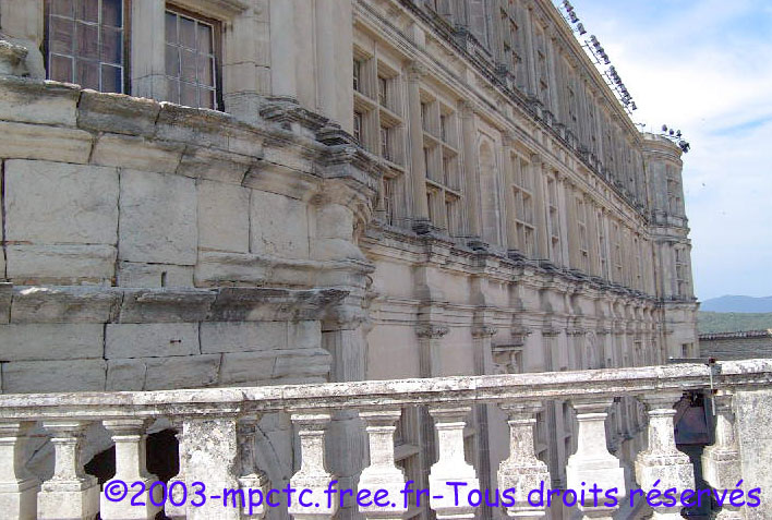 Façade du château de Grignan